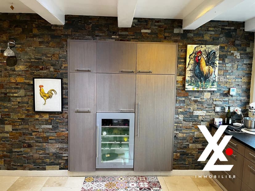 thumbnail of estate's photo