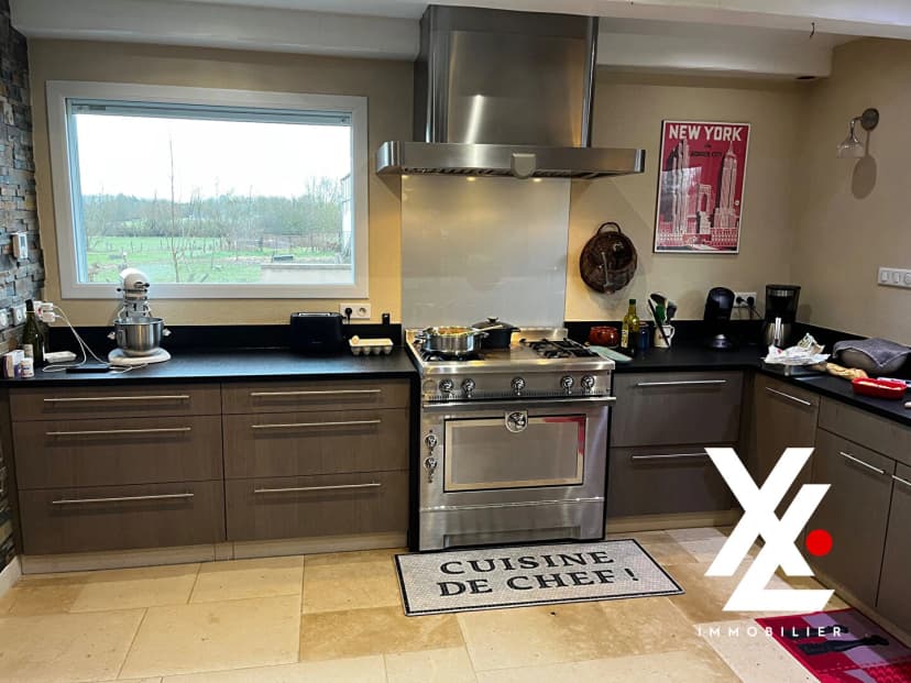 thumbnail of estate's photo