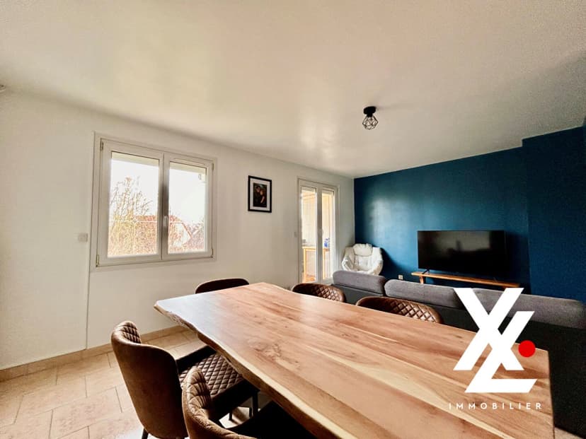 thumbnail of estate's photo