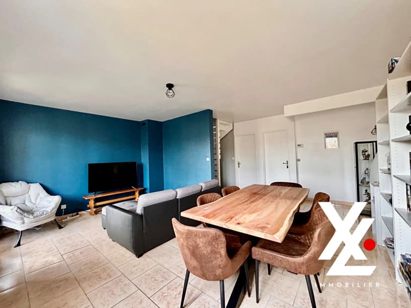 thumbnail of estate's photo