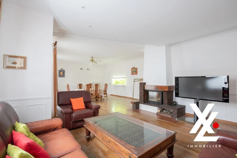 thumbnail of estate's photo