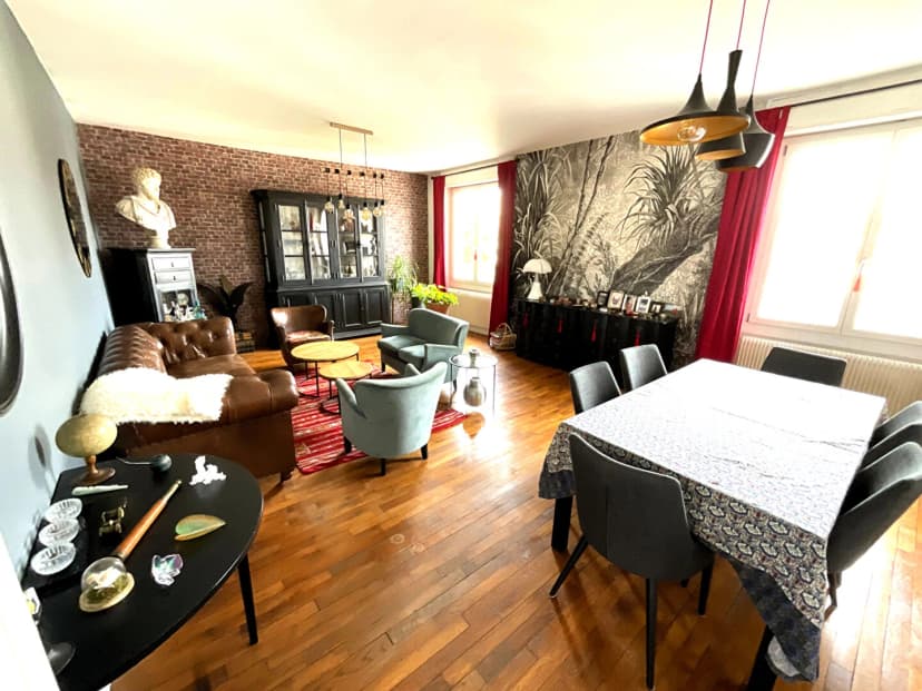 thumbnail of estate's photo
