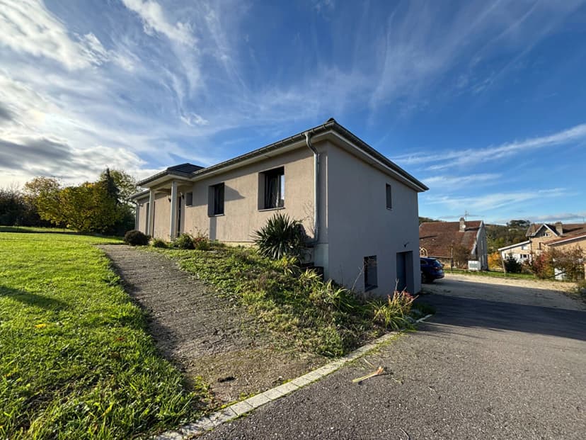 thumbnail of estate's photo