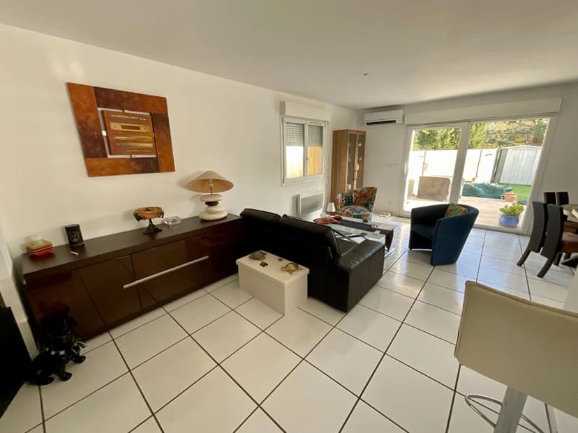 thumbnail of estate's photo