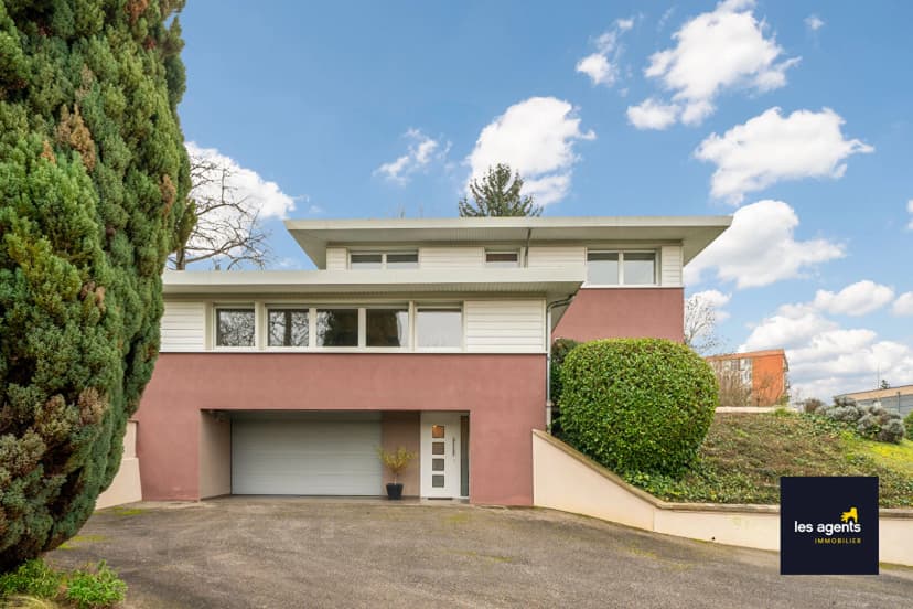 thumbnail of estate's photo