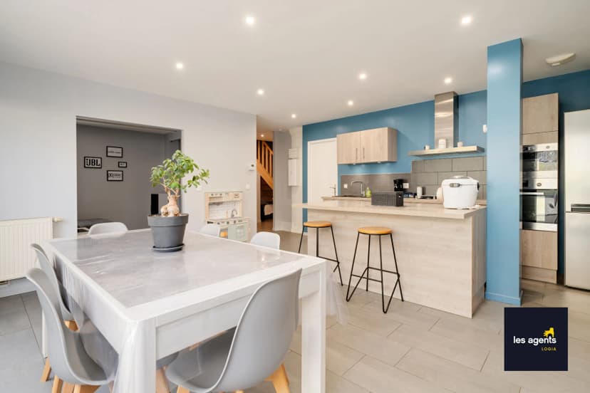 thumbnail of estate's photo