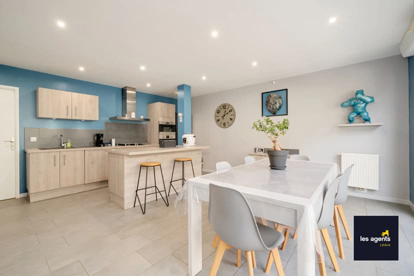 thumbnail of estate's photo