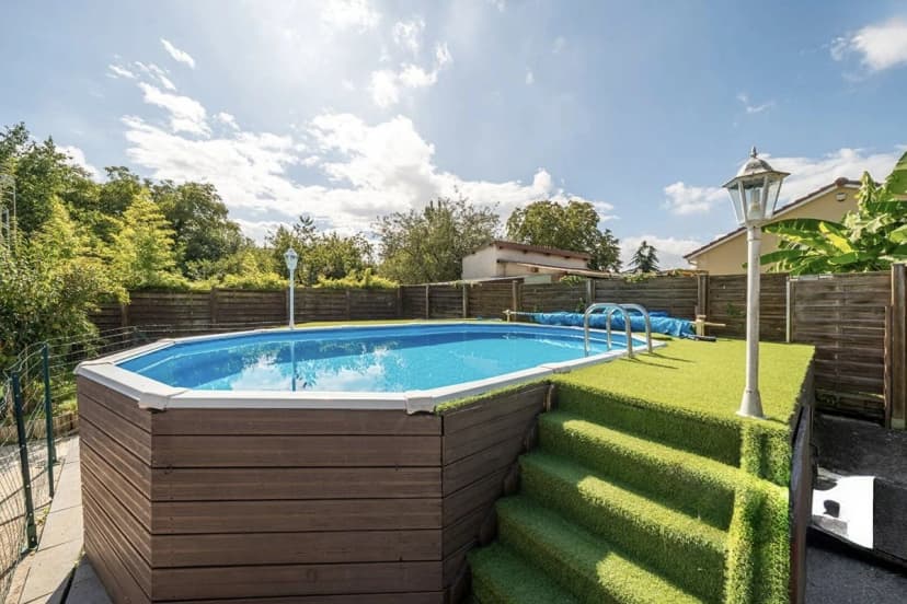 thumbnail of estate's photo