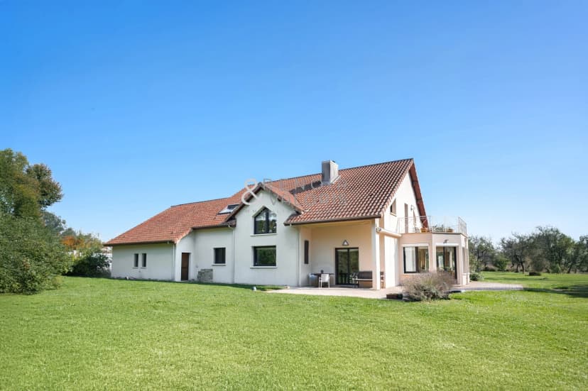 thumbnail of estate's photo