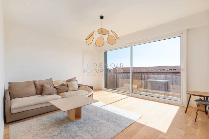 thumbnail of estate's photo