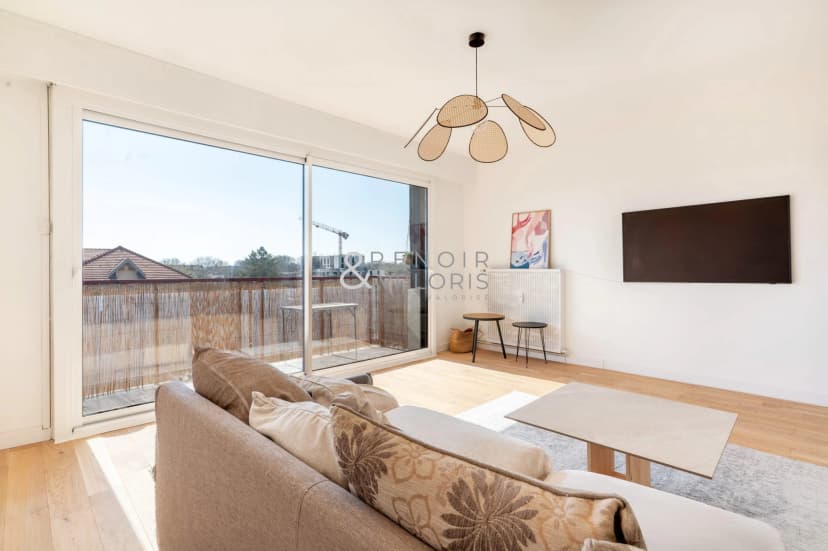 thumbnail of estate's photo