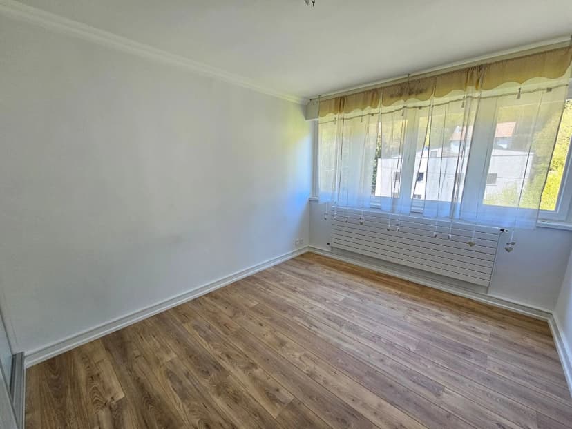 thumbnail of estate's photo