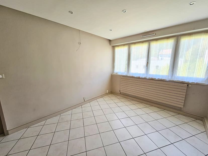 thumbnail of estate's photo