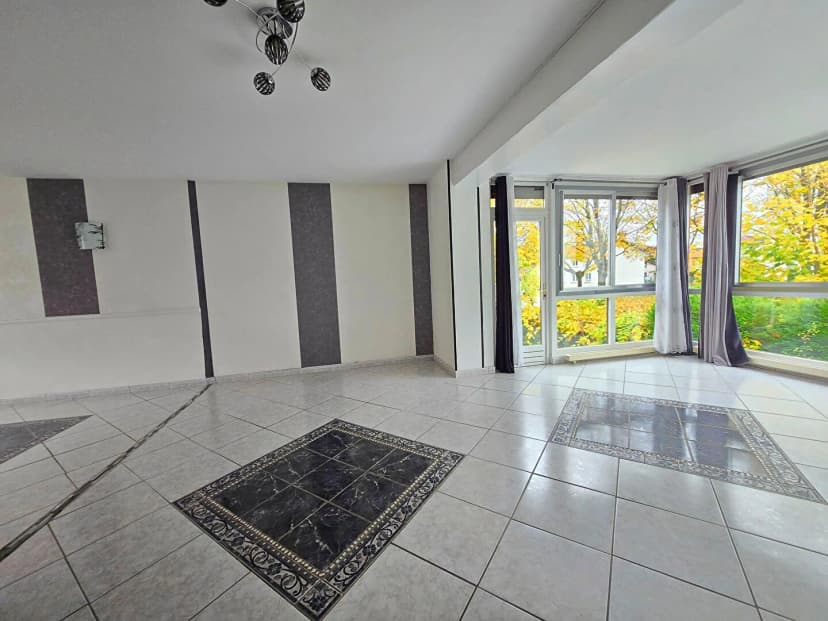 thumbnail of estate's photo