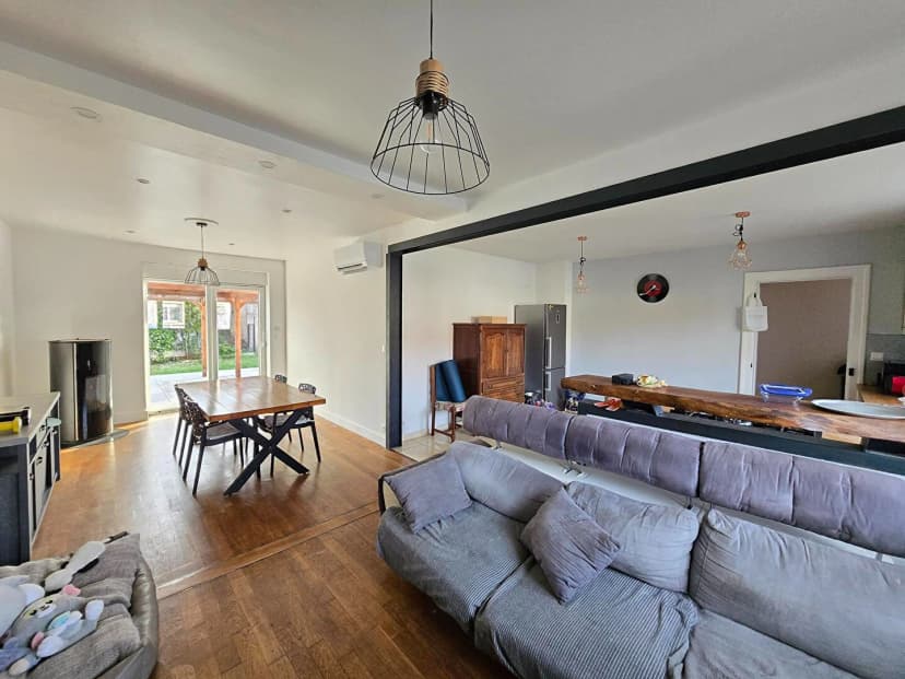 thumbnail of estate's photo