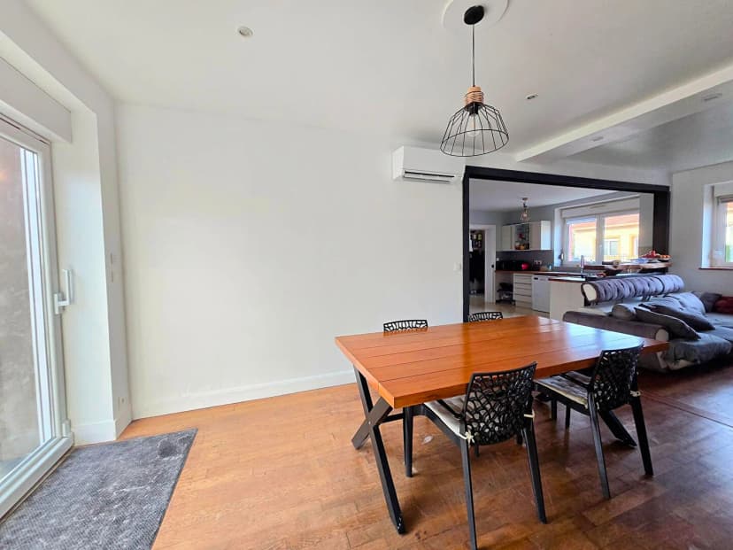 thumbnail of estate's photo