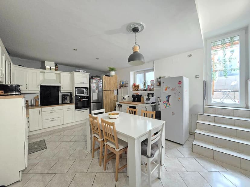 thumbnail of estate's photo