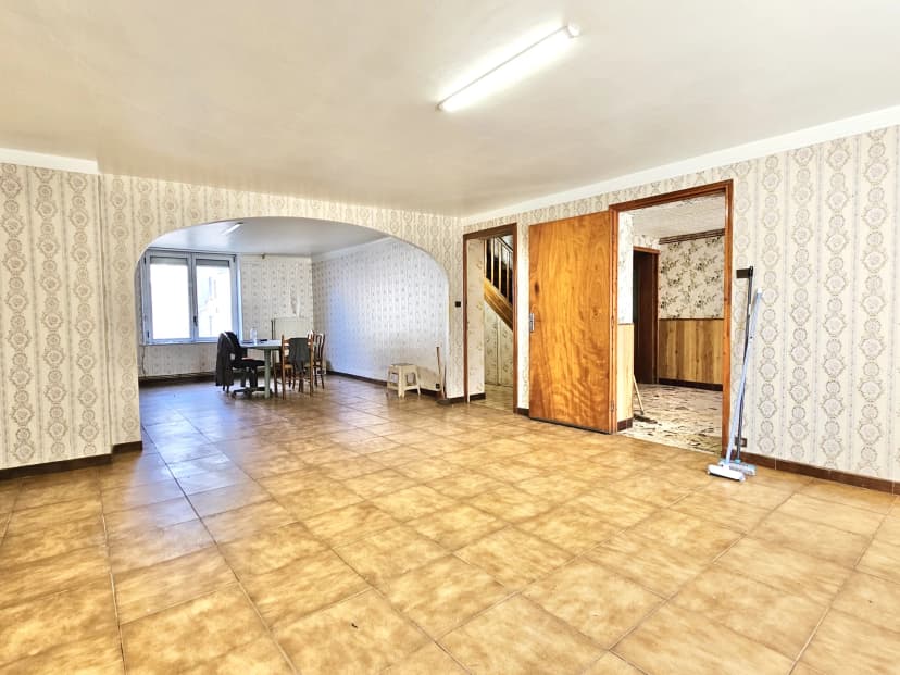 thumbnail of estate's photo