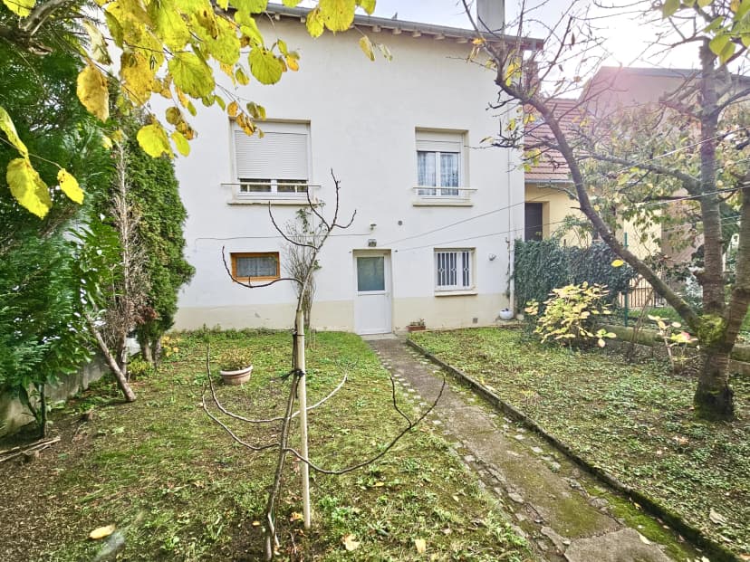 thumbnail of estate's photo