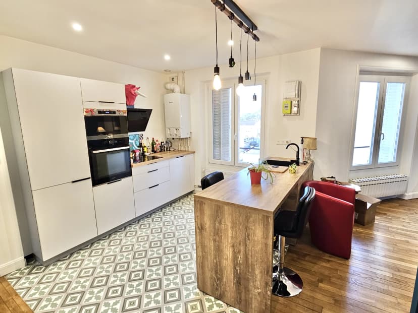 thumbnail of estate's photo