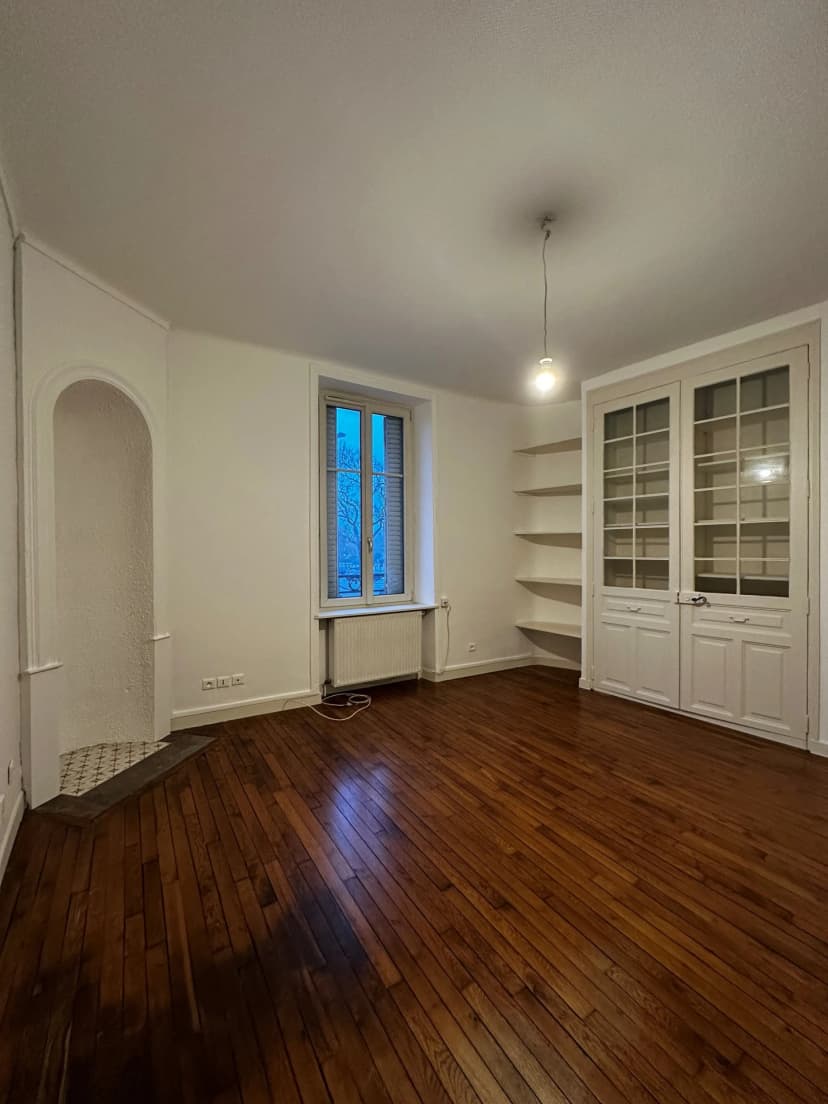 thumbnail of estate's photo