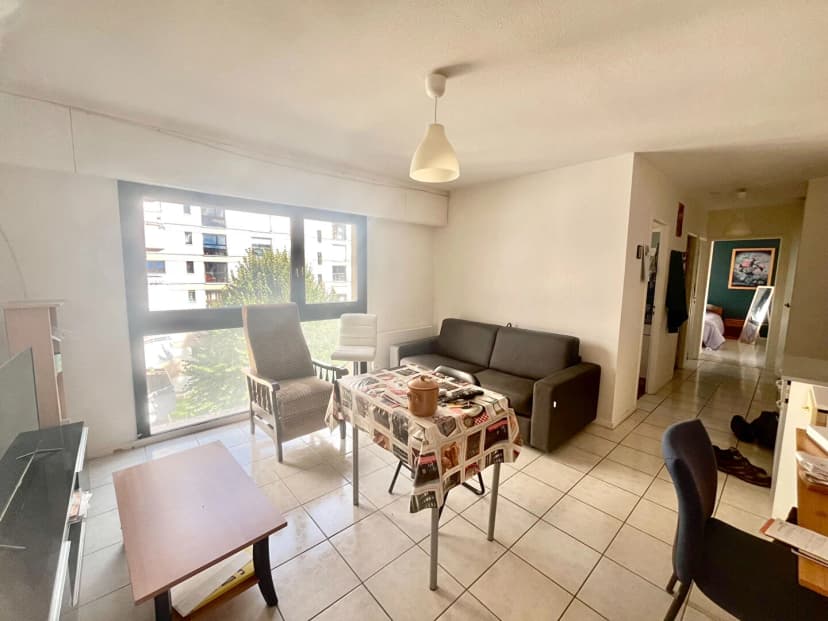 thumbnail of estate's photo