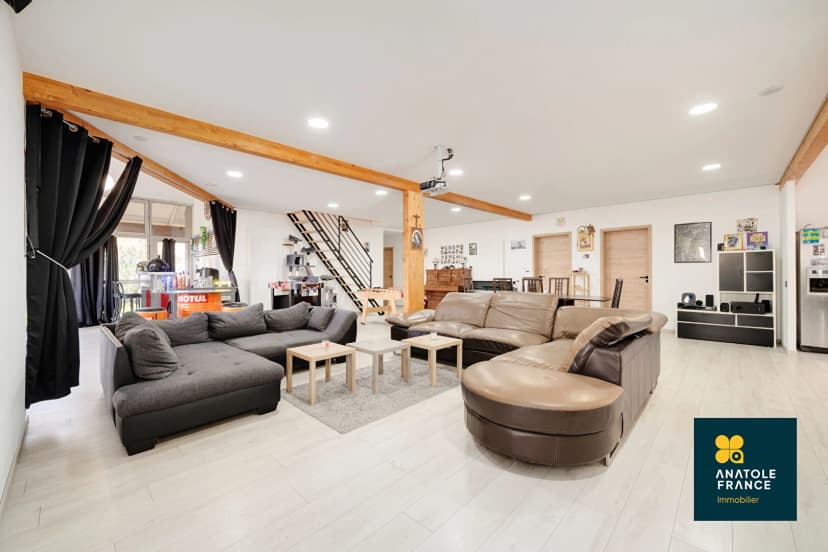 thumbnail of estate's photo