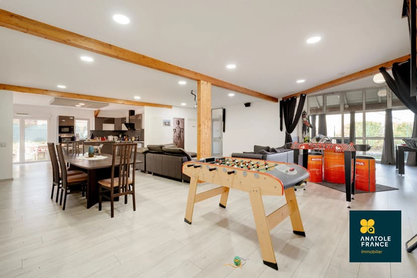 thumbnail of estate's photo