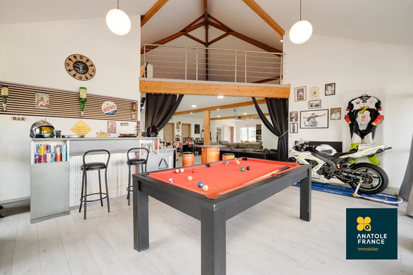 thumbnail of estate's photo