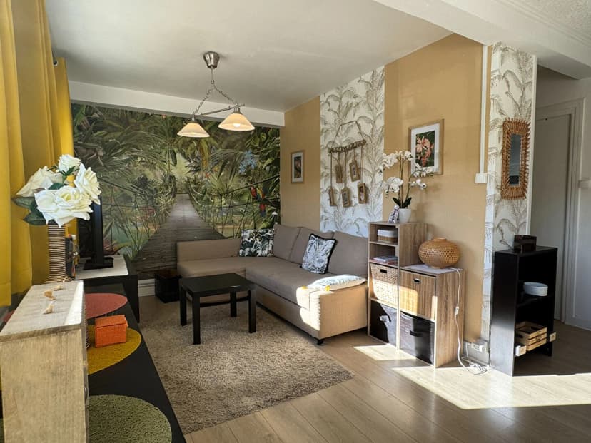 thumbnail of estate's photo