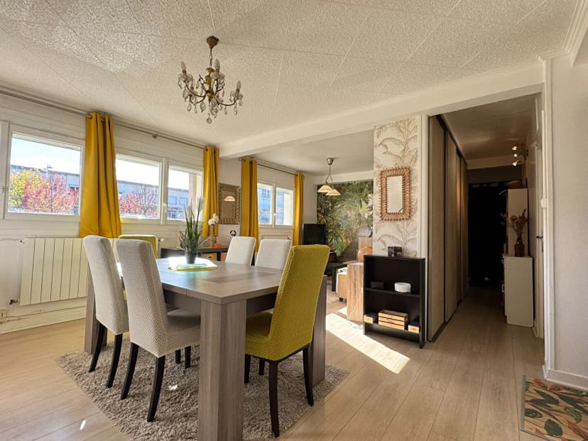 thumbnail of estate's photo