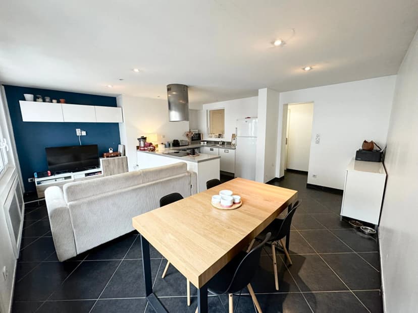 thumbnail of estate's photo