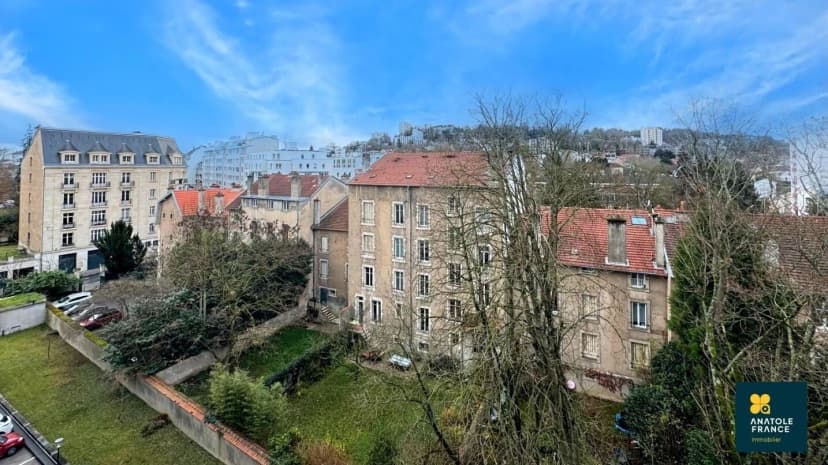 thumbnail of estate's photo