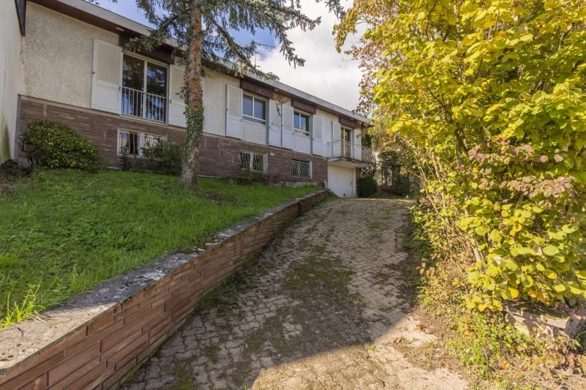 thumbnail of estate's photo