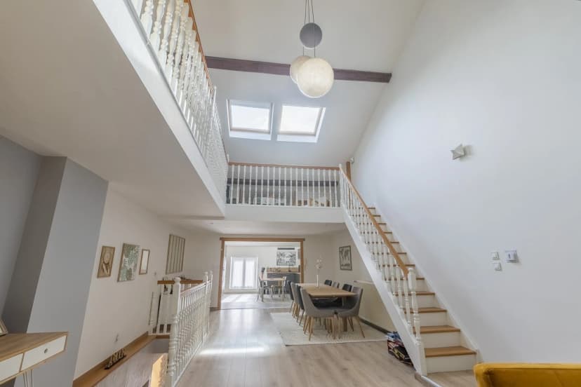 thumbnail of estate's photo