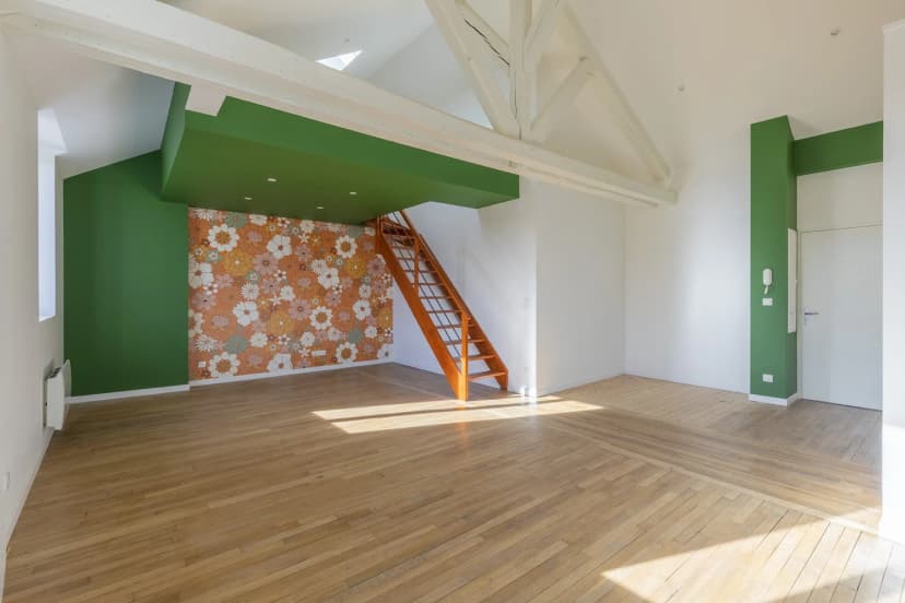 thumbnail of estate's photo