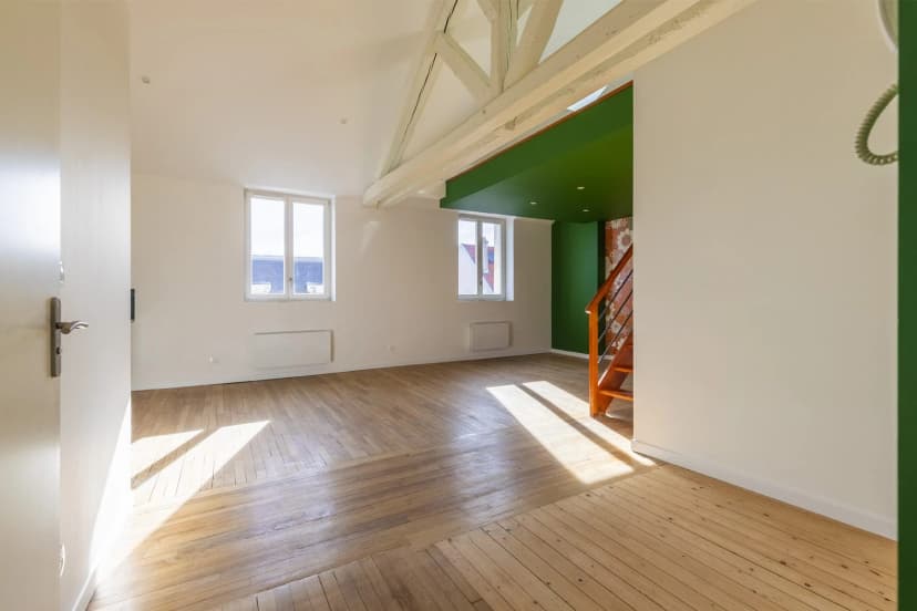 thumbnail of estate's photo