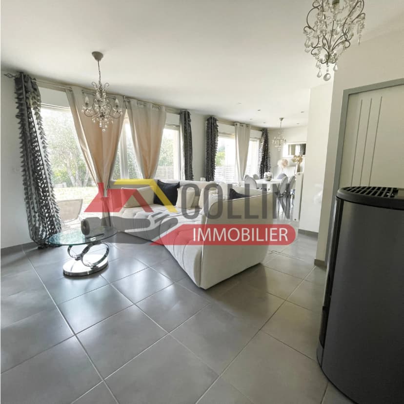 thumbnail of estate's photo