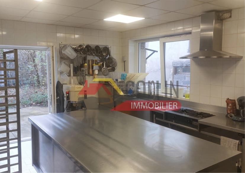 thumbnail of estate's photo