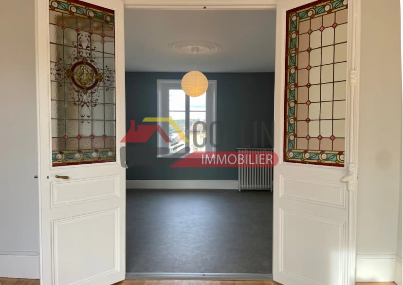 thumbnail of estate's photo